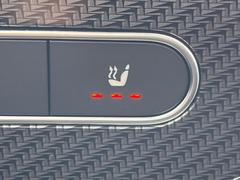 ●フロントシートヒーティング：運転席・助手席共に三段階で調節が可能なシートヒーターを装備しております。季節を問わず快適にご使用いただけます。 7