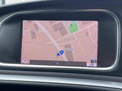 ●純正ナビ：一体感のあるナビは、高級感ある車内を演出してくれます。Ｂｌｕｅｔｏｏｔｈ再生などオーディオ機能も充実しておりますので、運転もより楽しめます♪ 4