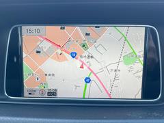 ●純正ナビ：一体感のあるナビは、高級感ある車内を演出してくれます。オーディオ機能も充実しておりますので、運転もより楽しめます♪ 4