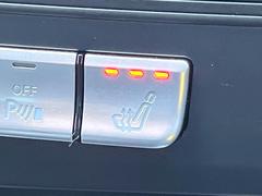 ●フロントシートヒーティング：運転席・助手席共に三段階で調節が可能なシートヒーターを装備しております。季節を問わず快適にご使用いただけます。 7