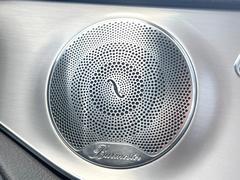 ●Ｂｕｒｍｅｓｔｅｒサラウンドシステム：ハイエンドオーディオ専門メーカーが手掛ける車専用のプレミアムスピーカーを装備。多数のスピーカーから、音の粒立ちまで分かる高品質な音楽をお楽しみいただけます。 7