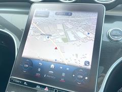 ●ベンツ純正ナビ：一体感のあるナビは、高級感ある車内を演出してくれます。Ｂｌｕｅｔｏｏｔｈ再生などオーディオ機能も充実しておりますので、運転もより楽しめます♪ 5