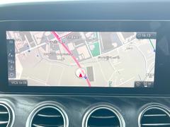 ●メルセデス純正ナビ：一体感のあるナビは、高級感ある車内を演出してくれます。Ｂｌｕｅｔｏｏｔｈ再生などオーディオ機能も充実しておりますので、運転もより楽しめます♪ 4