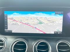 ●メルセデス純正ナビ：一体感のあるナビは、高級感ある車内を演出してくれます。Ｂｌｕｅｔｏｏｔｈ再生などオーディオ機能も充実しておりますので、運転もより楽しめます♪ 4