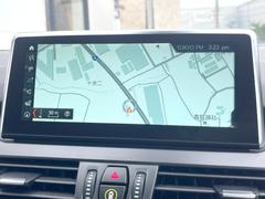 ●純正ナビ：一体感のあるナビは、高級感ある車内を演出してくれます。オーディオ機能も充実しておりますので、運転もより楽しめます♪ 4