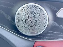 ●Ｂｕｒｍｅｓｔｅｒサラウンドシステム：ハイエンドオーディオ専門メーカーが手掛ける車専用のプレミアムスピーカーを装備。多数のスピーカーから、音の粒立ちまで分かる高品質な音楽をお楽しみいただけます。 6