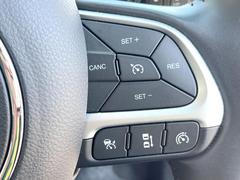 ●アダプティブクルーズコントロール：前の車との車間距離を一定にとりつつ、一定速度で自動走行してくれる次世代のクルーズコントロール！主に高速道路や自動車専用道路で使用する便利な機能です！ 7