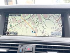 ●純正ナビ：一体感のあるナビは、高級感ある車内を演出してくれます。オーディオ機能も充実しておりますので、運転もより楽しめます♪ 4
