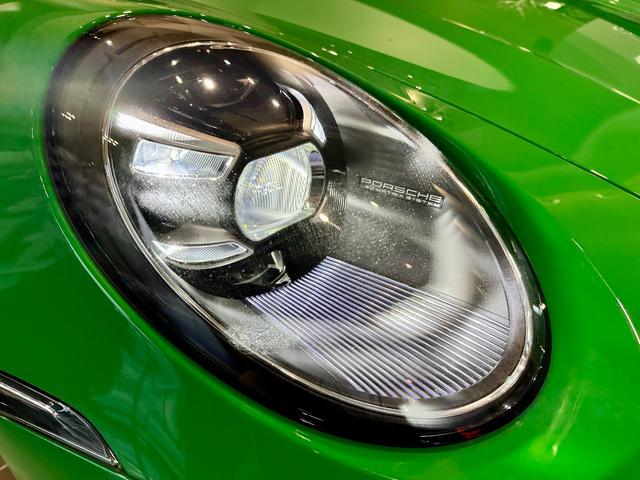 ９１１タルガ４　２０２３年モデル　右Ｈ　新車保証継承　外装色スペシャルペイント　レザーインテリア　ＬＥＤマトリックスヘッドライト／ＰＤＬＳプラス　スポーツシートプラス　シートベンチレーション　レーンチェンジアシスト(32枚目)