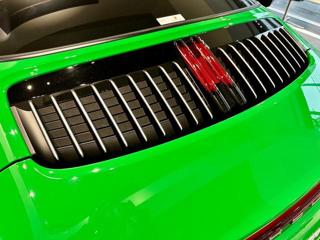 ９１１タルガ４　２０２３年モデル　右Ｈ　新車保証継承　外装色スペシャルペイント　レザーインテリア　ＬＥＤマトリックスヘッドライト／ＰＤＬＳプラス　スポーツシートプラス　シートベンチレーション　レーンチェンジアシスト(39枚目)