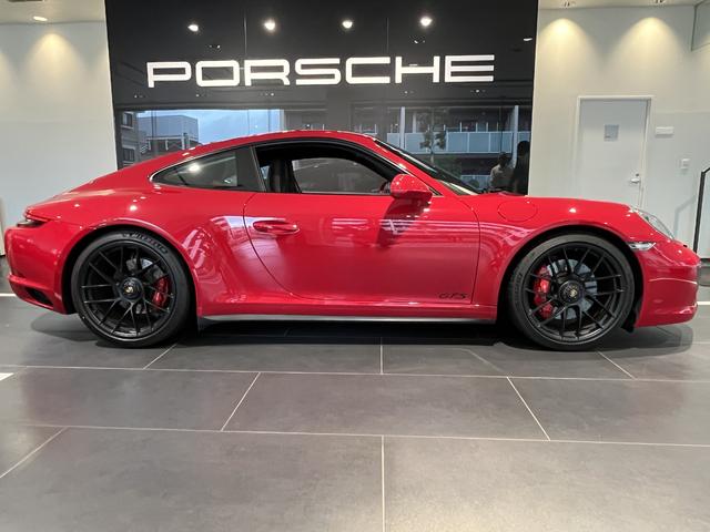 ９１１カレラＧＴＳ　２０１８年モデル　右Ｈ　認定中古車保証付　外装色スペシャルペイント　ＧＴＳインテリアパッケージ　ブルメスター３Ｄハイエンドサラウンドサウンドシステム　パワーステアリングプラス　クルーズコントロール(3枚目)