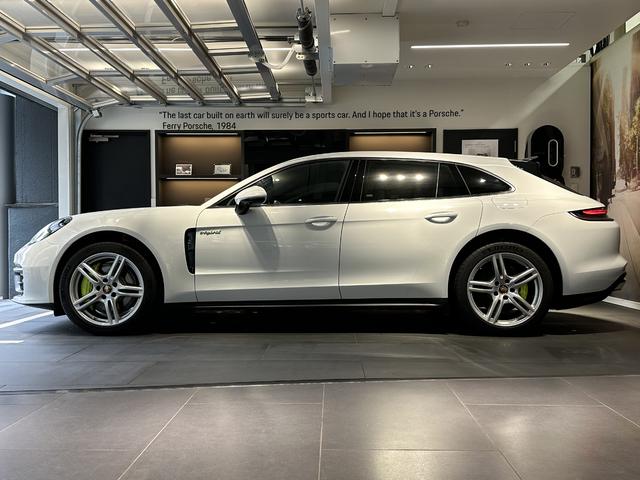 ポルシェ　パナメーラ4 E-hybrid スポーツツーリスモ　純正ラバーマット ポルシェ パナメーラ4 E-hybrid スポーツツーリスモ 純正ラバー