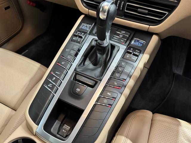 マカン マカンＳ　２０１９年モデル　右Ｈ　認定中古車保証付　パノラマルーフ　ＢＯＳＥ　前後シートヒーター　１４ｗａｙ電動パワーシート／シートメモリ　２０インチマカンターボホイール　ダークウォールナットインテリア（15枚目）