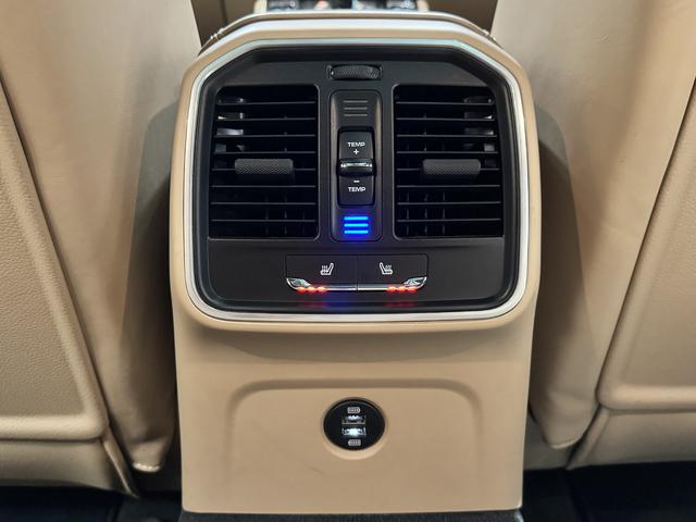 マカン マカンＳ　２０１９年モデル　右Ｈ　認定中古車保証付　パノラマルーフ　ＢＯＳＥ　前後シートヒーター　１４ｗａｙ電動パワーシート／シートメモリ　２０インチマカンターボホイール　ダークウォールナットインテリア（17枚目）