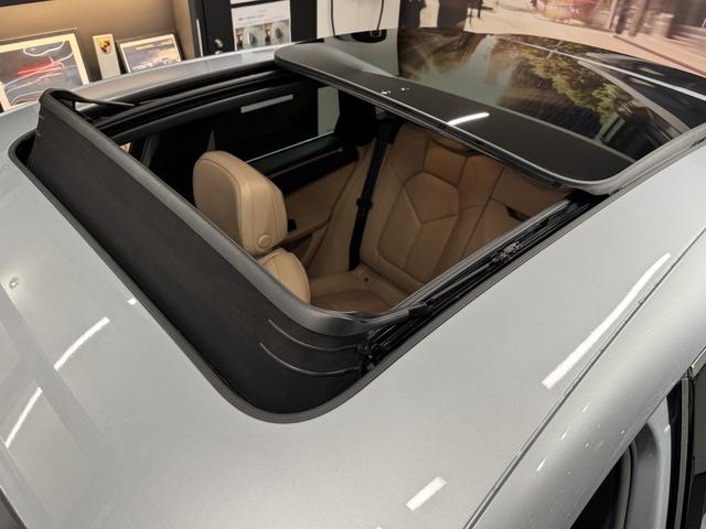 マカン マカンＳ　２０１９年モデル　右Ｈ　認定中古車保証付　パノラマルーフ　ＢＯＳＥ　前後シートヒーター　１４ｗａｙ電動パワーシート／シートメモリ　２０インチマカンターボホイール　ダークウォールナットインテリア（18枚目）