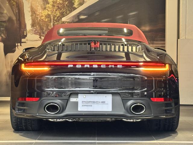 ９１１ ９１１カレラ　カブリオレ　２０２３モデル　新車保証継承＋認定保証　スポーツクロノ　スポーツエグゾースト　スポーツシートプラス　Ｒａｃｅ－ＴｅｘＧＴスポーツステアリング　ＲＳスパイダーデザインホイール　２トーンレザーインテリア（5枚目）