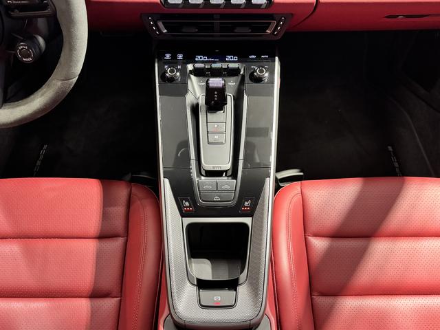 ９１１ ９１１カレラ　カブリオレ　２０２３モデル　新車保証継承＋認定保証　スポーツクロノ　スポーツエグゾースト　スポーツシートプラス　Ｒａｃｅ－ＴｅｘＧＴスポーツステアリング　ＲＳスパイダーデザインホイール　２トーンレザーインテリア（17枚目）