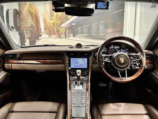911 911ターボ 2017年モデル 右H 認定中古車保証付 フロントリフトシステム TVチューナー エントリー&ドライブ 電動格納ミラー シートヒーター マホガニーインテリア マホガニーマルチファンクションステアリング(10枚目)