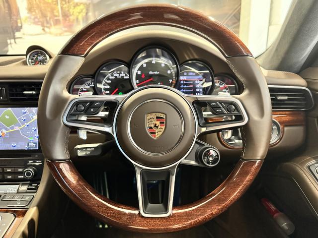 911 911ターボ 2017年モデル 右H 認定中古車保証付 フロントリフトシステム TVチューナー エントリー&ドライブ 電動格納ミラー シートヒーター マホガニーインテリア マホガニーマルチファンクションステアリング(12枚目)