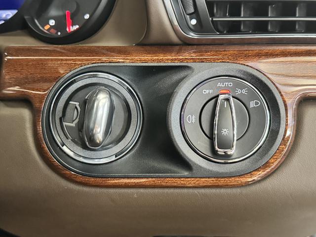 911 911ターボ 2017年モデル 右H 認定中古車保証付 フロントリフトシステム TVチューナー エントリー&ドライブ 電動格納ミラー シートヒーター マホガニーインテリア マホガニーマルチファンクションステアリング(18枚目)