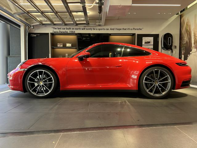 ９１１ ９１１カレラ　２０２０年モデル　右Ｈ　認定中古車保証付　スポーツクロノ　ＰＤＬＳプラス付ＬＥＤライト　パワーステアリングプラス　２０／２１インチクラシックホイール　１４ｗａｙ電動スポーツシート／メモリーパッケージ（3枚目）