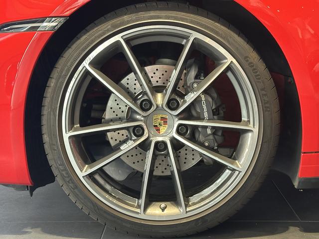 ９１１ ９１１カレラ　２０２０年モデル　右Ｈ　認定中古車保証付　スポーツクロノ　ＰＤＬＳプラス付ＬＥＤライト　パワーステアリングプラス　２０／２１インチクラシックホイール　１４ｗａｙ電動スポーツシート／メモリーパッケージ（7枚目）