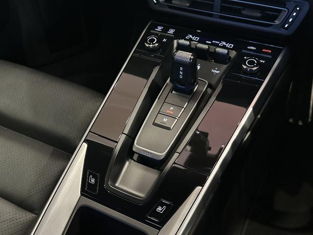 ９１１ ９１１カレラ　２０２０年モデル　右Ｈ　認定中古車保証付　スポーツクロノ　ＰＤＬＳプラス付ＬＥＤライト　パワーステアリングプラス　２０／２１インチクラシックホイール　１４ｗａｙ電動スポーツシート／メモリーパッケージ（15枚目）