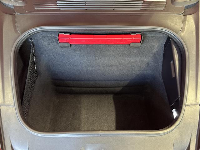 ９１１ ９１１カレラ　２０２０年モデル　右Ｈ　認定中古車保証付　スポーツクロノ　ＰＤＬＳプラス付ＬＥＤライト　パワーステアリングプラス　２０／２１インチクラシックホイール　１４ｗａｙ電動スポーツシート／メモリーパッケージ（20枚目）