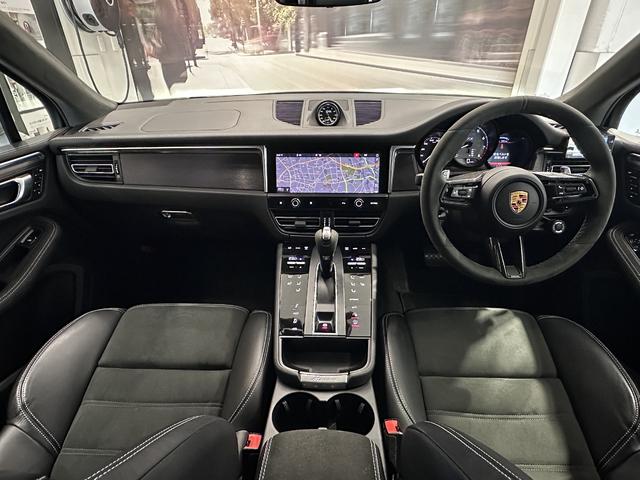 マカン マカンＧＴＳ　２０２３年モデル　右Ｈ　認定中古車保証付　ＧＴＳインテリア　１８ｗａｙ電動調節アダプティブスポーツシート　ＢＯＳＥサウンド　レーンキーピングアシスト　ティンテッドＬＥＤヘッドライト／ＰＤＬＳプラス（10枚目）