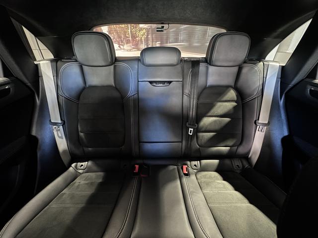 マカン マカンＧＴＳ　２０２３年モデル　右Ｈ　認定中古車保証付　ＧＴＳインテリア　１８ｗａｙ電動調節アダプティブスポーツシート　ＢＯＳＥサウンド　レーンキーピングアシスト　ティンテッドＬＥＤヘッドライト／ＰＤＬＳプラス（11枚目）