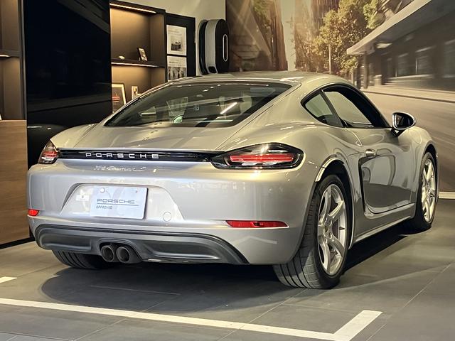 ７１８ケイマン ７１８ケイマンＳ　２０１７年モデル　右Ｈ　認定中古車保証付　スポーツクロノ　レザーパッケージ　シートヒータ　電動格納ミラー　ＢＯＳＥ　ＴＶチューナー　ＧＴスポーツステアリング　イルミネーション付ステンレスドアシルガード（4枚目）