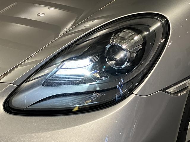 ７１８ケイマン ７１８ケイマンＳ　２０１７年モデル　右Ｈ　認定中古車保証付　スポーツクロノ　レザーパッケージ　シートヒータ　電動格納ミラー　ＢＯＳＥ　ＴＶチューナー　ＧＴスポーツステアリング　イルミネーション付ステンレスドアシルガード（6枚目）