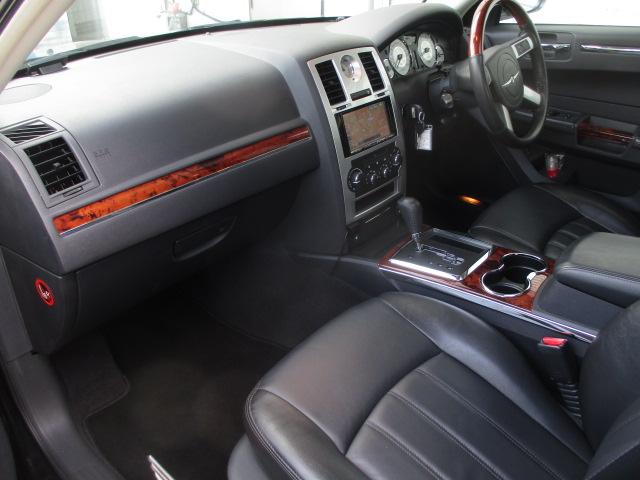 5.7HEMI 正規ディーラー車最終型 右H 黒革 サンルーフ 禁煙 20AW 地デジHDDナビ パワーシート シートヒーター(18枚目)