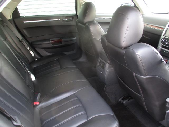 5.7HEMI 正規ディーラー車最終型 右H 黒革 サンルーフ 禁煙 20AW 地デジHDDナビ パワーシート シートヒーター(34枚目)