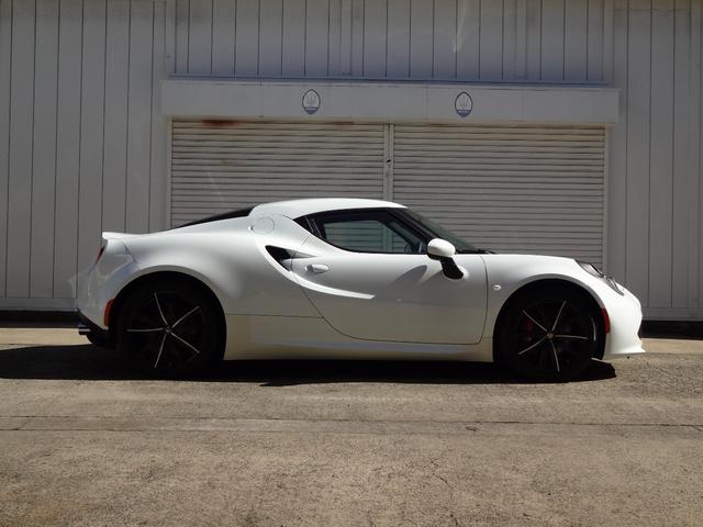 ４Ｃ ベースグレード　１オーナー　禁煙車　屋内保管　走行１０００ｋｍ　赤革シート　Ｆ１７Ｒ１８純正マットブラックホイール　フルセグナビ＋Ｂカメラ　右Ｈ用ＬＥＤヘッドライト　ＥＴＣ　スピードレーダー　ＵＳＢ（8枚目）