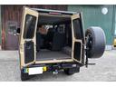 左右に大きく開く観音開きドア(スイングアウトドア)を装備。荷物の積み下ろしや乗降性に優れた仕様です。