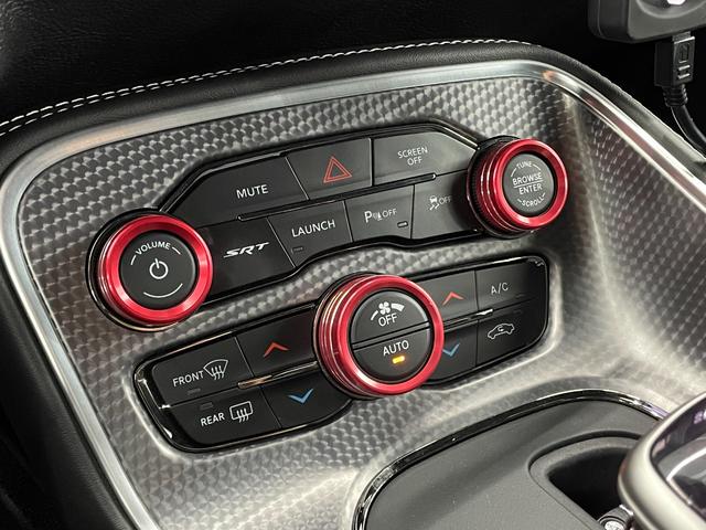 ダッジ・チャレンジャー ＳＲＴヘルキャット　ＢＡＤ－ＳＰＥＥＤ－ＬＡコンプリート　新並　可変レーシングマフラー　４独エアサス　ＬＥＤ付きシースルーボンネット　サンルーフ　ハーマンカードン　アダプティブクルーズコントロール　ブレンボブレーキ　シートヒーター＆クーラー（46枚目）