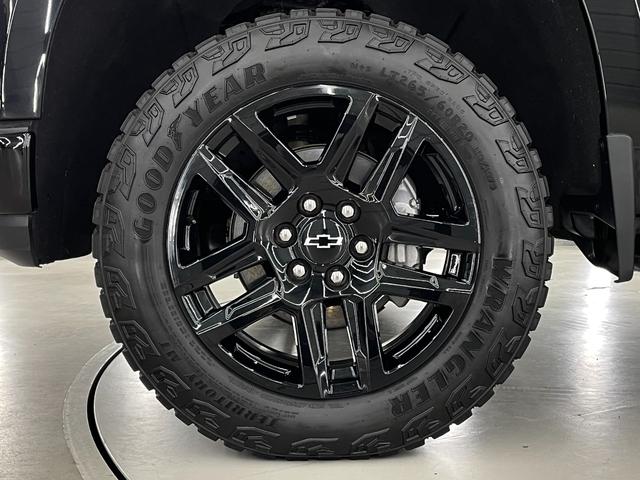 シボレーシルバラード ＬＴトレイルボス　新並　１オナ　サンルーフ　３５５馬力　ＲＡＮＣＨＯ製オフロードサスペンション　マルチフレックステールゲート　三分割トノカバー　ＢＯＳＥ７スピーカー　スプレーオンベッドライナー　ワイヤレスアップルカープレイ　トレーラーブレーキコントローラー（15枚目）