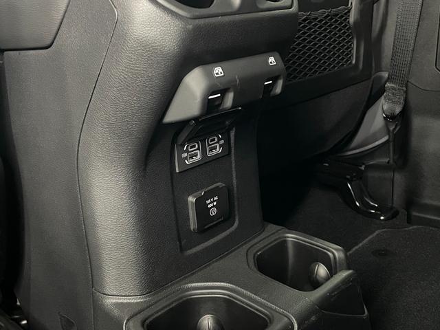 ジープ・グラディエーター ルビコン　左Ｈ　２．０／２．５ｉｎリフトアップ　新並　１オナ　３７インチタイヤ　ギブソンマフラー　サンライダートップ　三分割トノカバー　５０ｍｍワイドオーバーフェンダー　スプレーインベッドライナー　アップルカープレイ　ブラックレザー　ナーフサイドステップ（36枚目）
