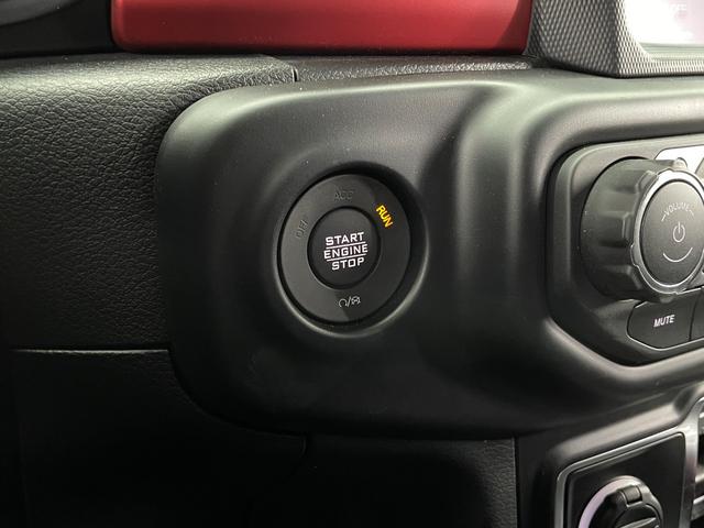 ジープ・グラディエーター ルビコン　左Ｈ　２．０／２．５ｉｎリフトアップ　新並　１オナ　３７インチタイヤ　ギブソンマフラー　サンライダートップ　三分割トノカバー　５０ｍｍワイドオーバーフェンダー　スプレーインベッドライナー　アップルカープレイ　ブラックレザー　ナーフサイドステップ（39枚目）