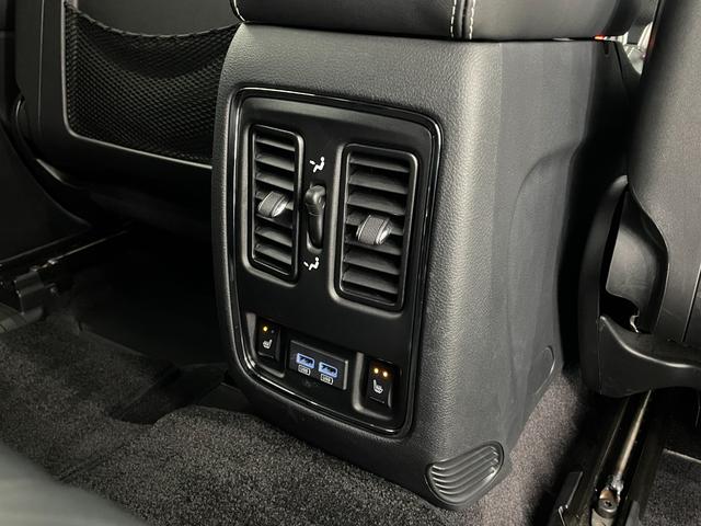 ジープ・グランドチェロキー ＳＲＴ８　社外１３．６インチモニター　パノラマルーフ　ハーマンカードン１９スピーカー　アップルカープレイ　後席専用モニター　シートヒーター＆クーラー　アダプティブクルーズコントロール　カーボンインテリアパネル　ブレンボブレーキ　ステアリングヒーター（33枚目）