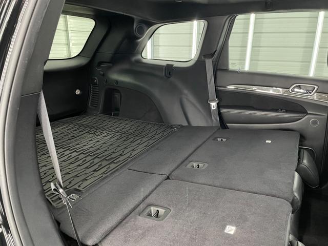 ジープ・グランドチェロキー ＳＲＴ８　社外１３．６インチモニター　パノラマルーフ　ハーマンカードン１９スピーカー　アップルカープレイ　後席専用モニター　シートヒーター＆クーラー　アダプティブクルーズコントロール　カーボンインテリアパネル　ブレンボブレーキ　ステアリングヒーター（34枚目）