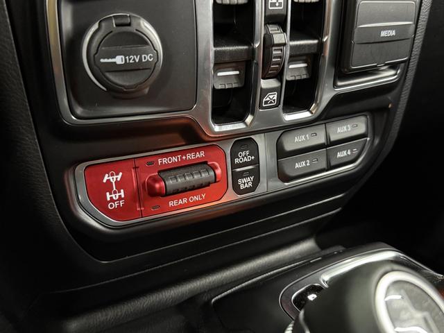 ジープ・ラングラーアンリミテッド ルビコン３９２　Ｖ８　新並　電動サイドステップ　純正可変マフラー　スカイトップ　全国保証付　ＦＯＸアルミダンパー　２インチリフトアップ　アダプティブクルーズコントロール　アップルカープレイ　トレーラートウＰＫＧ　シートヒーター　ステアリングヒーター（40枚目）