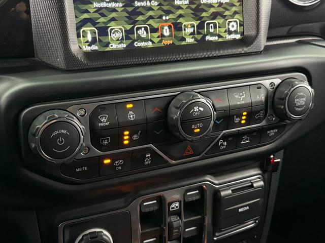 ジープ・ラングラーアンリミテッド ルビコン３９２　Ｖ８　新並　電動サイドステップ　純正可変マフラー　スカイトップ　全国保証付　ＦＯＸアルミダンパー　２インチリフトアップ　アダプティブクルーズコントロール　アップルカープレイ　トレーラートウＰＫＧ　シートヒーター　ステアリングヒーター（44枚目）