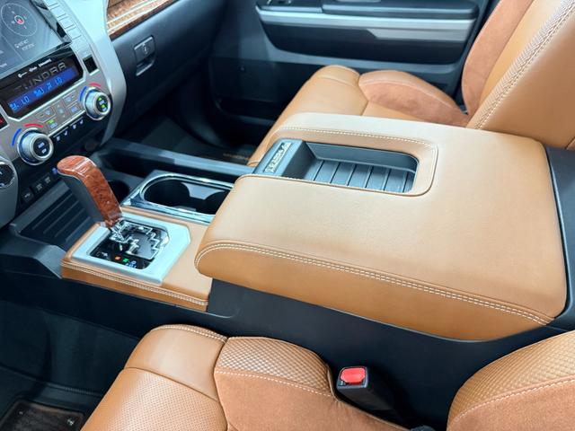 タンドラ １７９４エディション　新並　１オナ　専用ブラウンレザー　ギブソンマフラー　サンルーフ　三分割トノカバー　アップルカープレイ　ＪＢＬプレミアムオーディオ　シートヒーター＆クーラー　レーダークルーズコントロール　スプレーインベットライナー　ＧＩＢＳＯＮ（36枚目）