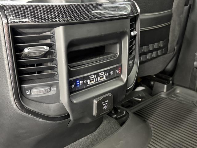 ダッジ・ラム ＴＲＸ　新並　７０２馬力　Ｖ８ＨＥＭＩスーパーチャージド　Ｖ８　６．２Ｌ　ＨＥＭＩスーパーチャージドエンジン　７０２馬力　　ローンチコントロール　ビルシュタインショック　パノラマルーフ　３６０°カメラ　緊急ブレーキ　アップルカープレイ日本語地図使用可能（37枚目）