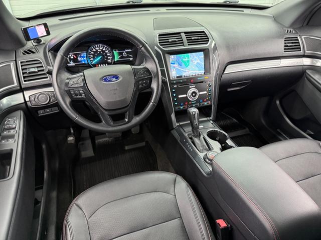 エクスプローラー スポーツ 新並 1オナ セカンドベンチシート 7人乗り 電動サードシート パノラマルーフ 後席専用モニター アップルカープレイ アダプティブクルーズコントロール 専用チューンドサスペンション シートヒーター&クーラー SONY12スピーカー(7枚目)