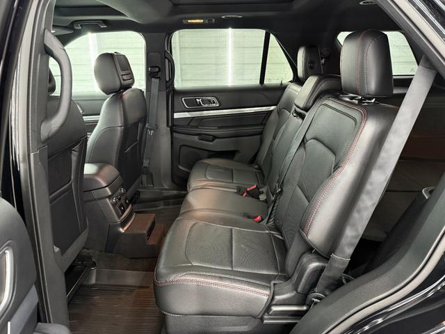 エクスプローラー スポーツ 新並 1オナ セカンドベンチシート 7人乗り 電動サードシート パノラマルーフ 後席専用モニター アップルカープレイ アダプティブクルーズコントロール 専用チューンドサスペンション シートヒーター&クーラー SONY12スピーカー(13枚目)