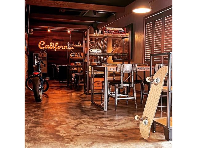 エクスプローラー スポーツ 新並 1オナ セカンドベンチシート 7人乗り 電動サードシート パノラマルーフ 後席専用モニター アップルカープレイ アダプティブクルーズコントロール 専用チューンドサスペンション シートヒーター&クーラー SONY12スピーカー(47枚目)