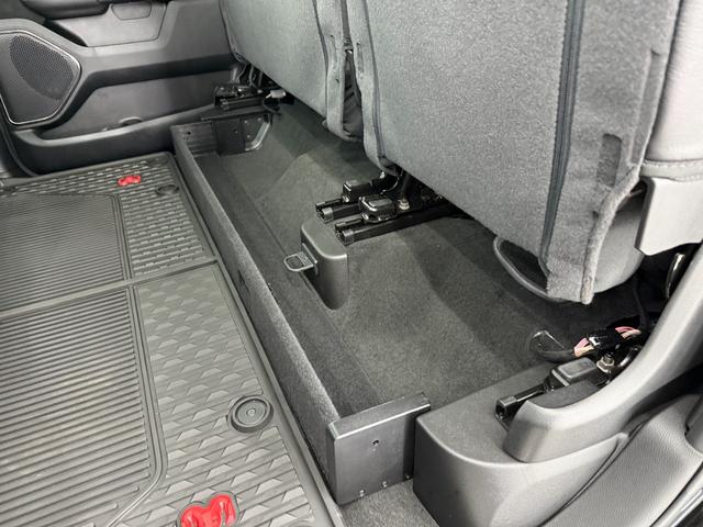 ダッジ・ラム ＴＲＸ　生産終了　Ｖ８スーパーチャージド搭載　新並　１オナ　７０２馬力　パノラマルーフ　１２インチモニター　後席リクライニングシート　アップルカープレイ　ファクトリー２インチリフトアップ　ビルシュタインショック　三分割トノカバー　スプレーインベッドライナー（53枚目）